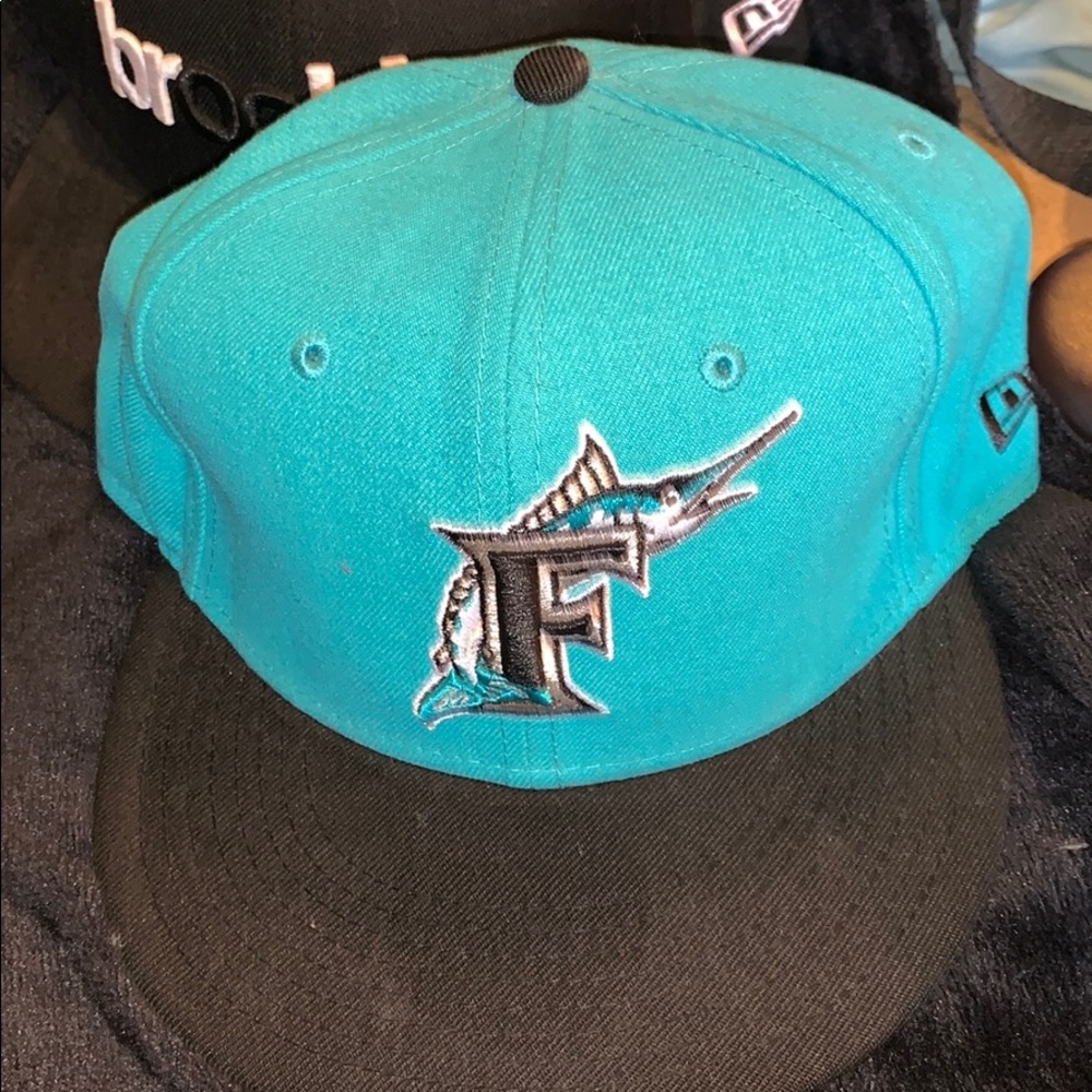 Fitted caps - Picture 2 of 8
